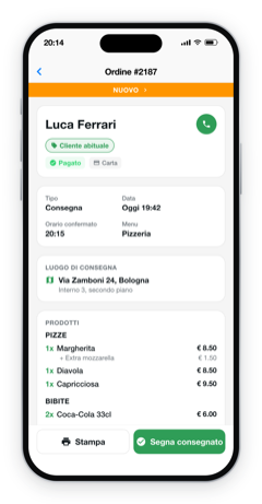 Detail of an order in Mobee Manager: the customer flagged as a regular, the type and time, the address with the intercom note, the products with quantities and extras, and the buttons to print and mark the order delivered